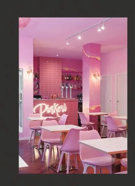 Interno rosa del ristorante Pinkery